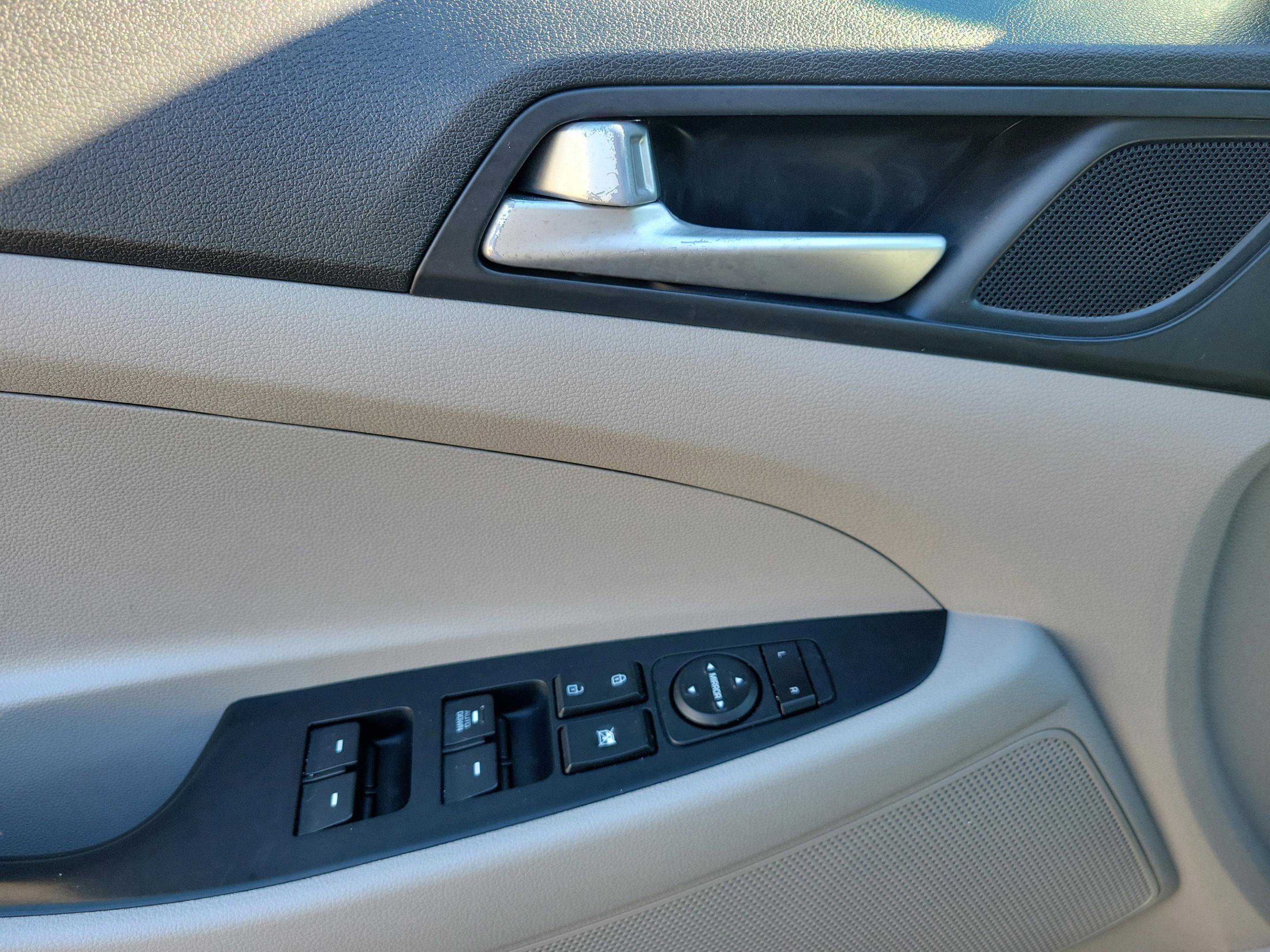 Used 2019 Hyundai Tucson SE image 14