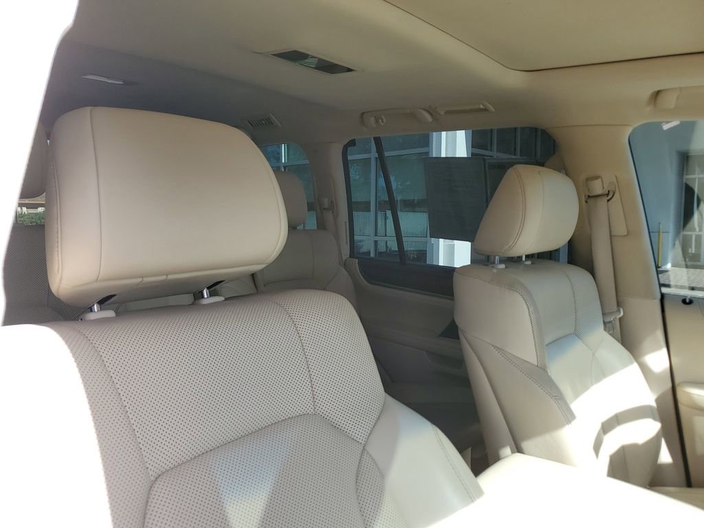 Used 2019 Lexus LX 570 4WD w/ Luxury Package image 26