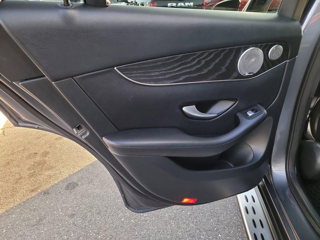 Used 2017 Mercedes-Benz GLC 300 4MATIC Coupe image 9