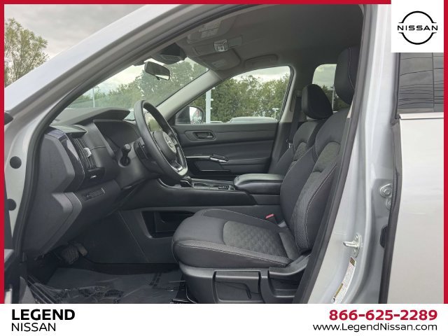 Used 2024 Nissan Pathfinder S AWD/4WD image 16
