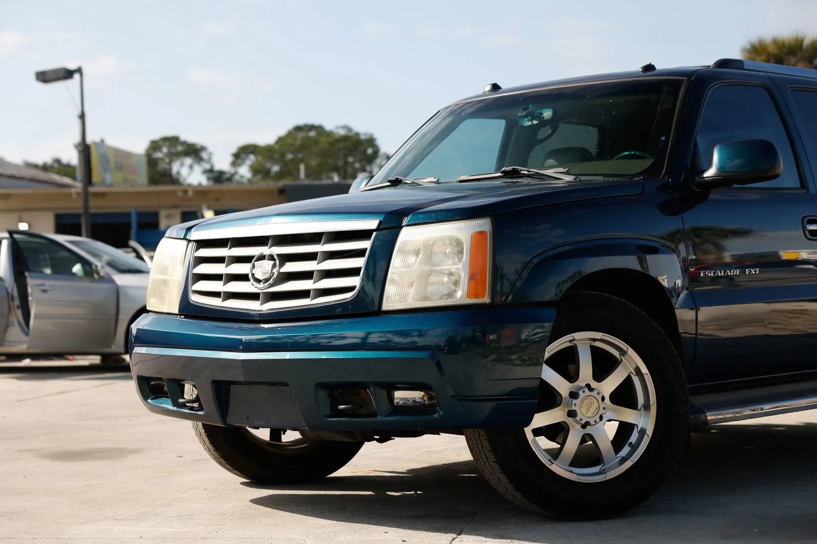 Used 2005 Cadillac Escalade EXT image 25