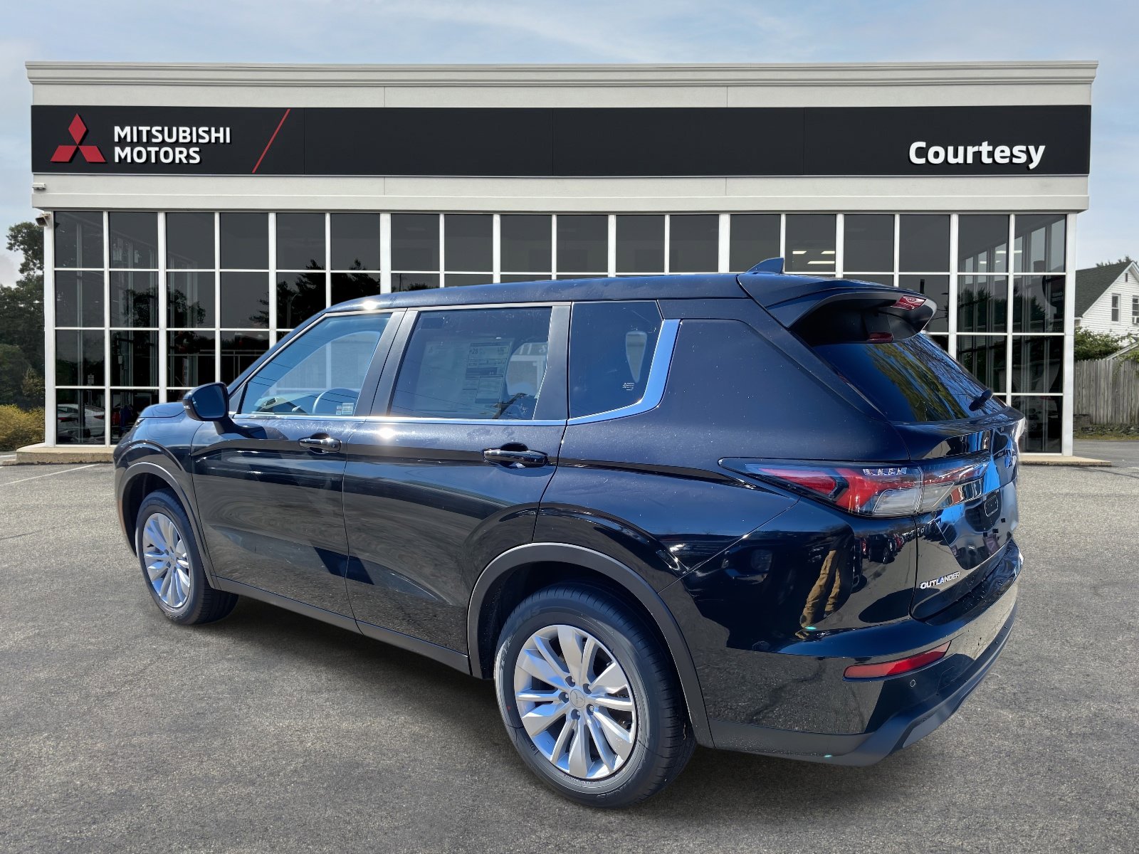 New 2026 Mitsubishi Outlander ES image 3