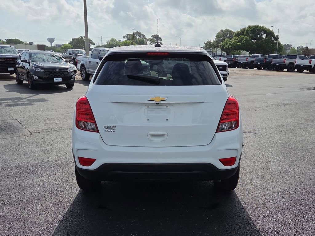 Used 2022 Chevrolet Trax LS w/ Tint and Cruise Package FWD image 5