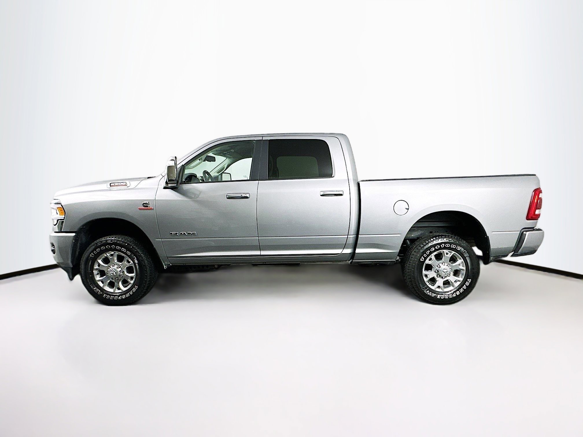 Used 2024 RAM 2500 Laramie AWD/4WD image 4
