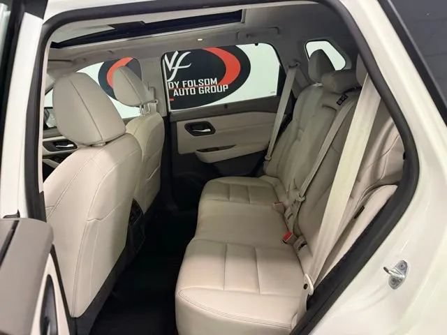 Used 2023 Nissan Rogue SL w/ SL Premium Package FWD image 16