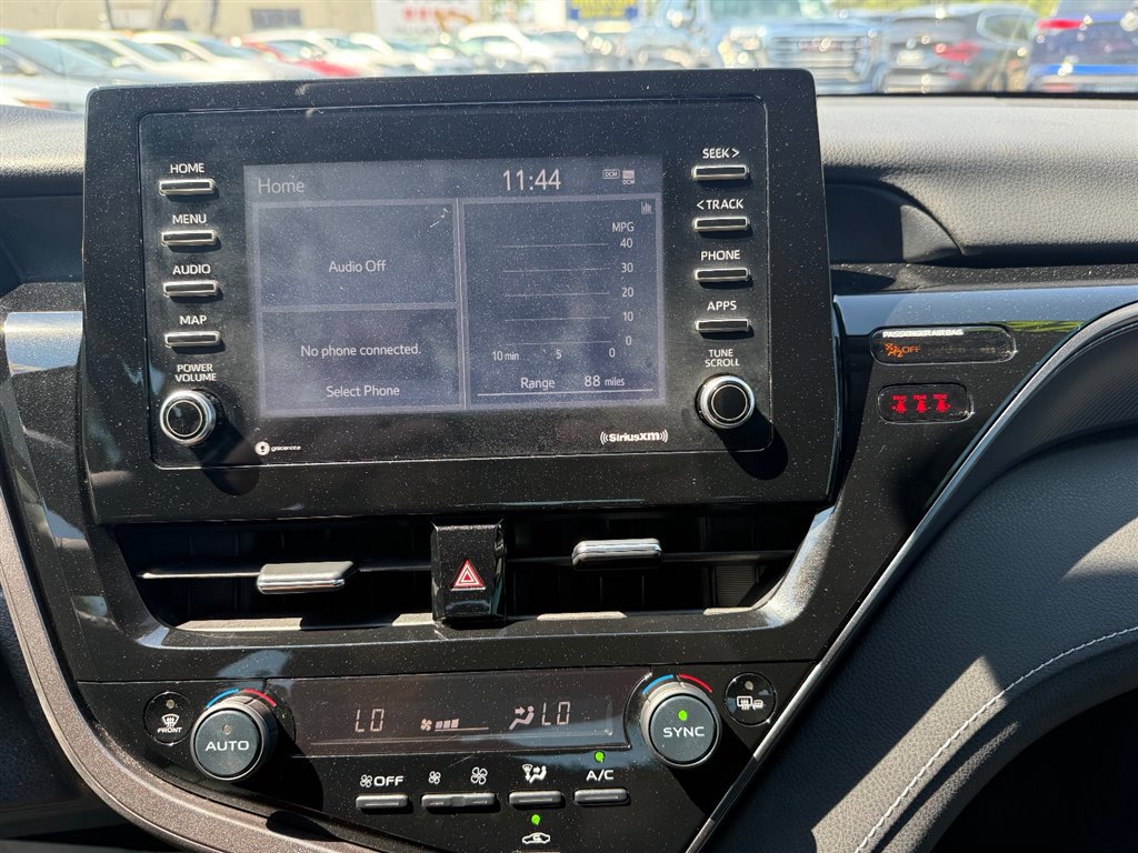 Used 2022 Toyota Camry SE image 18