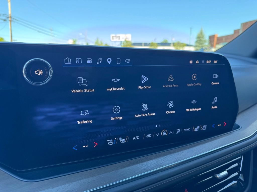 Used 2025 Chevrolet Suburban High Country AWD/4WD image 18