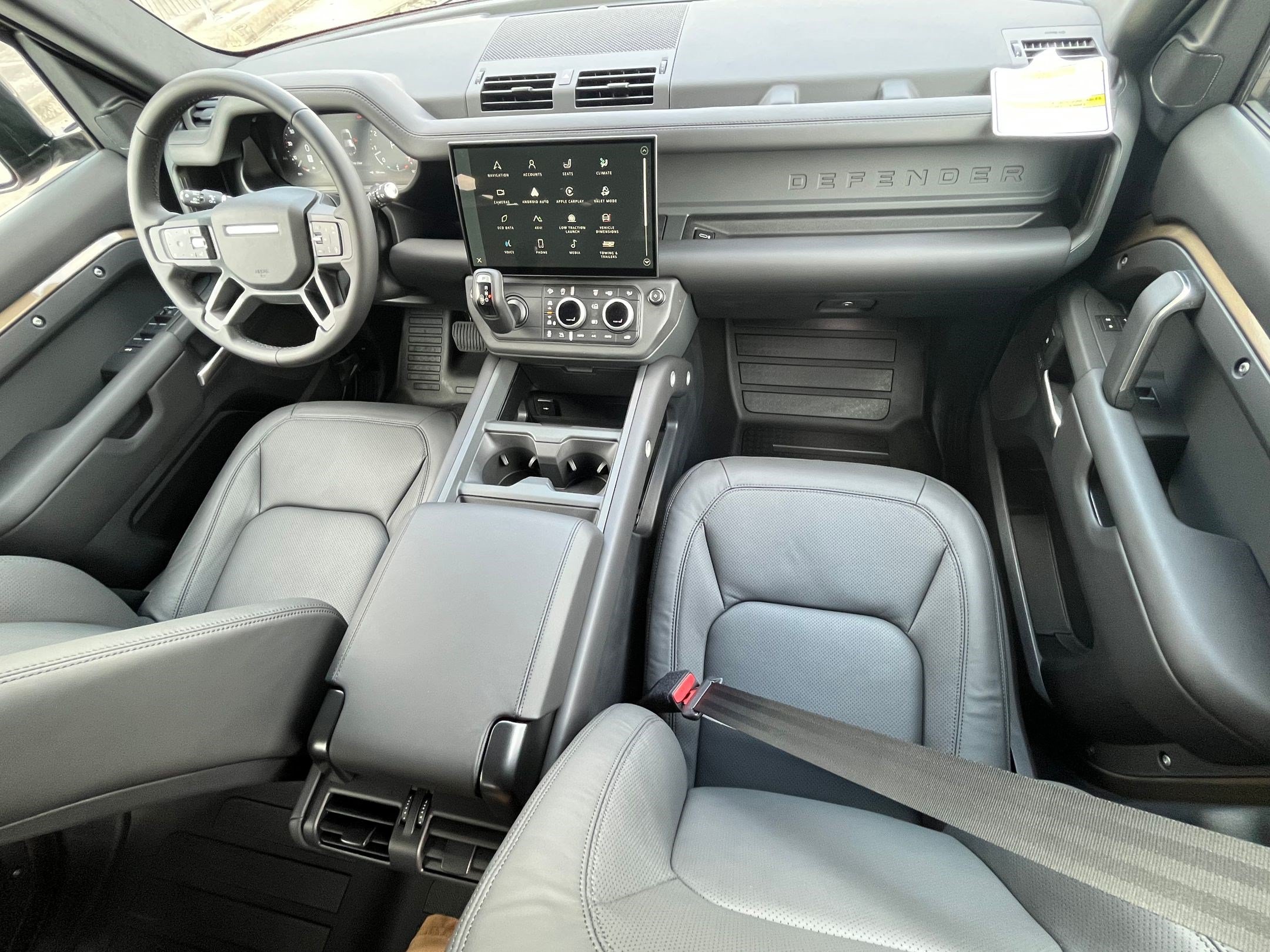 Used 2026 Land Rover Defender 110 X-Dynamic SE AWD/4WD image 27