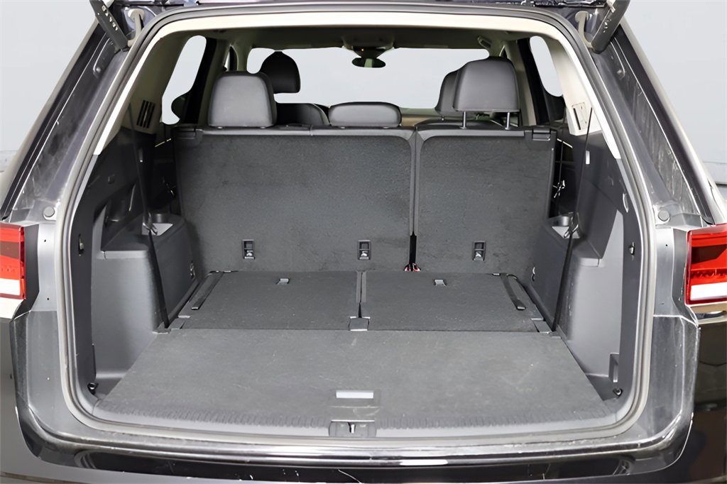 Used 2025 Volkswagen Atlas SE image 12