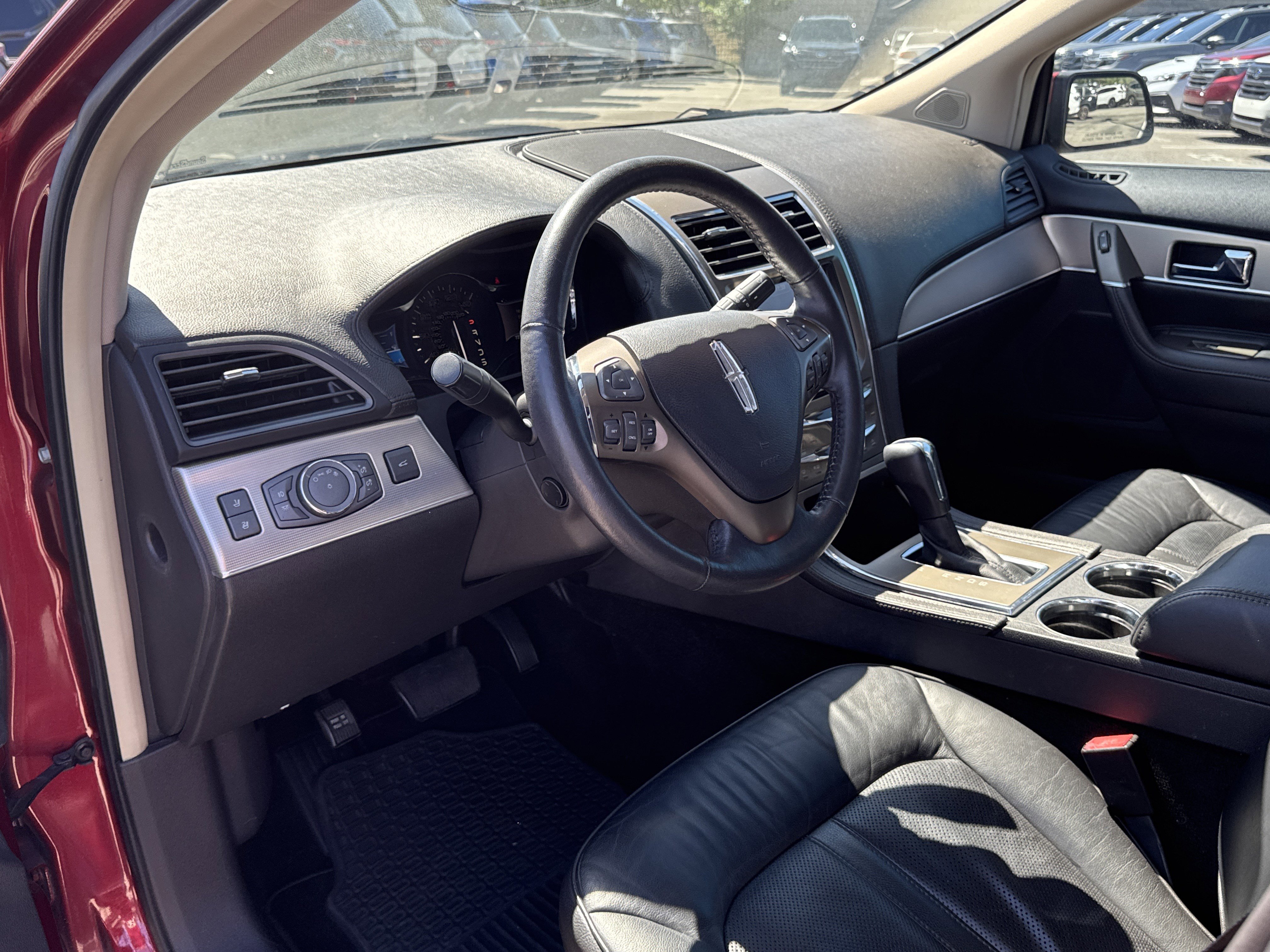 Used 2014 Lincoln MKX FWD w/ Equipment Group 101A image 22