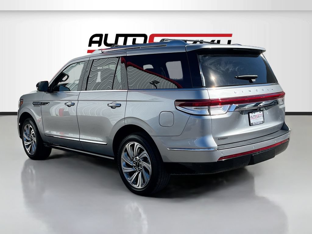 Used 2024 Lincoln Navigator Reserve AWD/4WD image 5