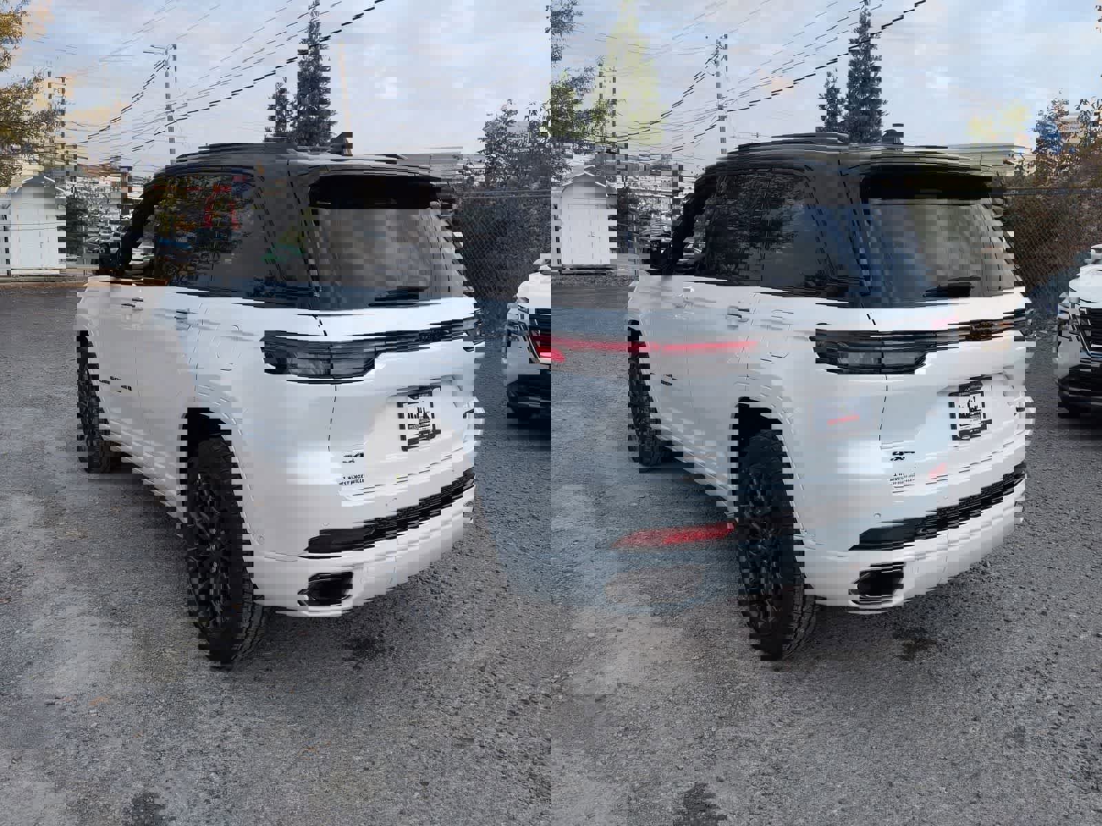 New 2025 Jeep Grand Cherokee Summit w/ Obsidian Package image 6