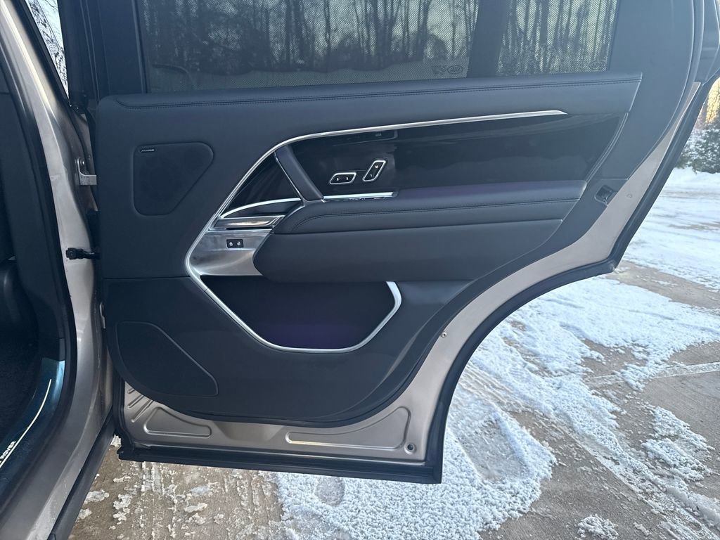 New 2025 Land Rover Range Rover Long Wheelbase SE image 17