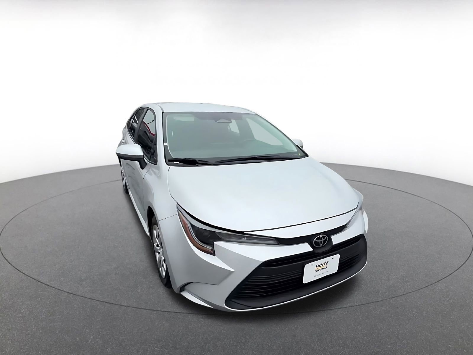 Used 2025 Toyota Corolla LE image 3