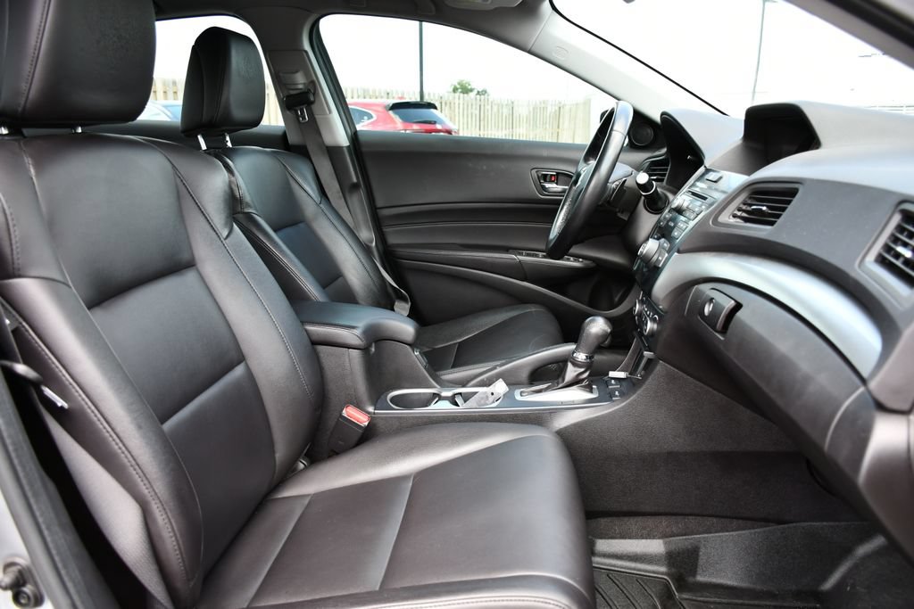 Used 2017 Acura ILX FWD image 36