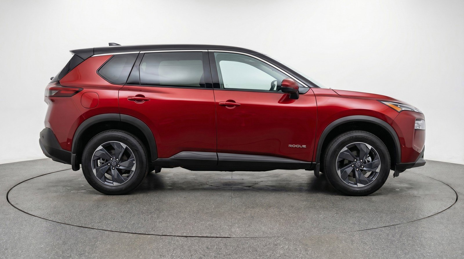 Used 2025 Nissan Rogue SV image 11
