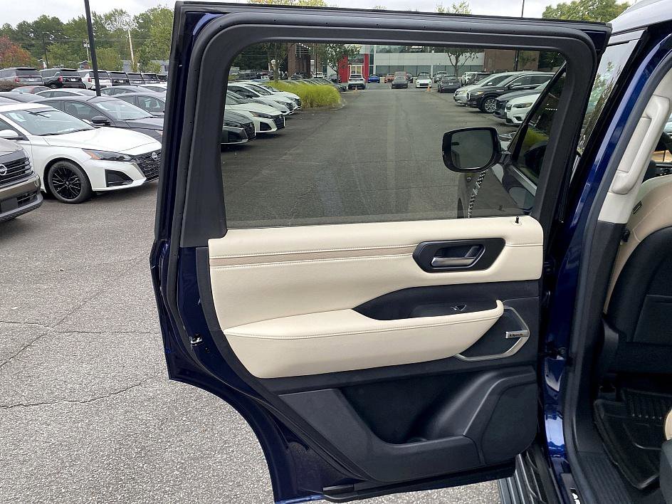 New 2026 Nissan Armada Platinum image 16