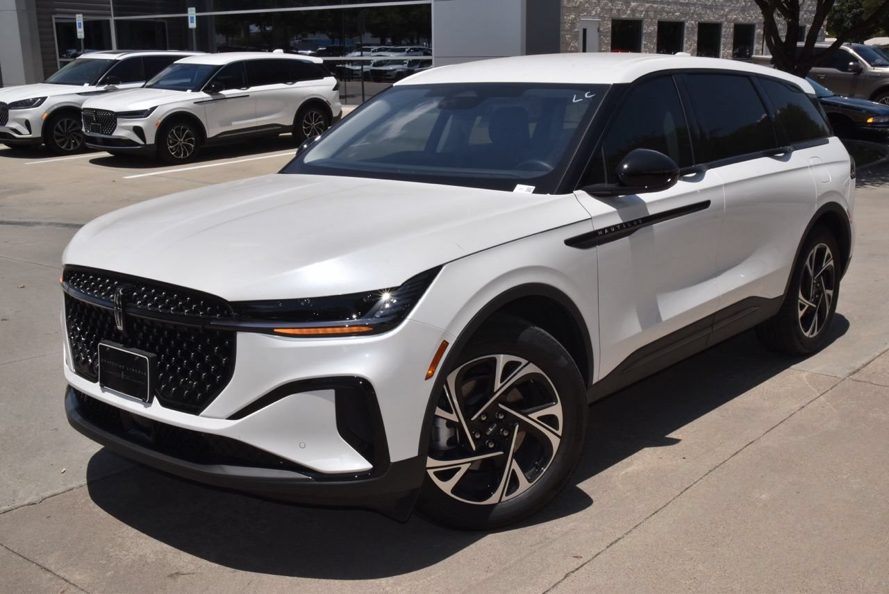 New 2026 Lincoln Nautilus Premier w/ Jet Appearance Package AWD/4WD image 12