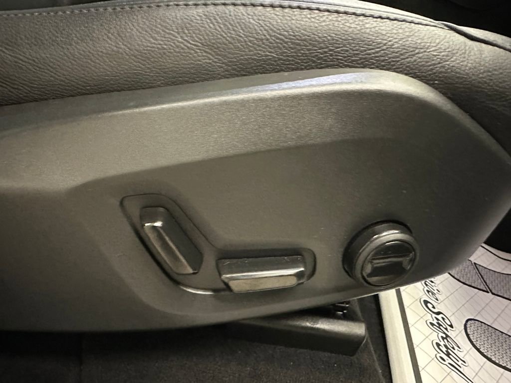 Used 2024 Volvo XC60 B5 Core image 34