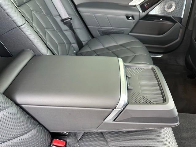 Used 2024 BMW 760i xDrive w/ Executive Package image 27