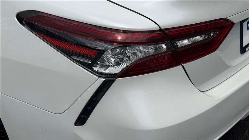 Used 2022 Toyota Camry XSE FWD image 13