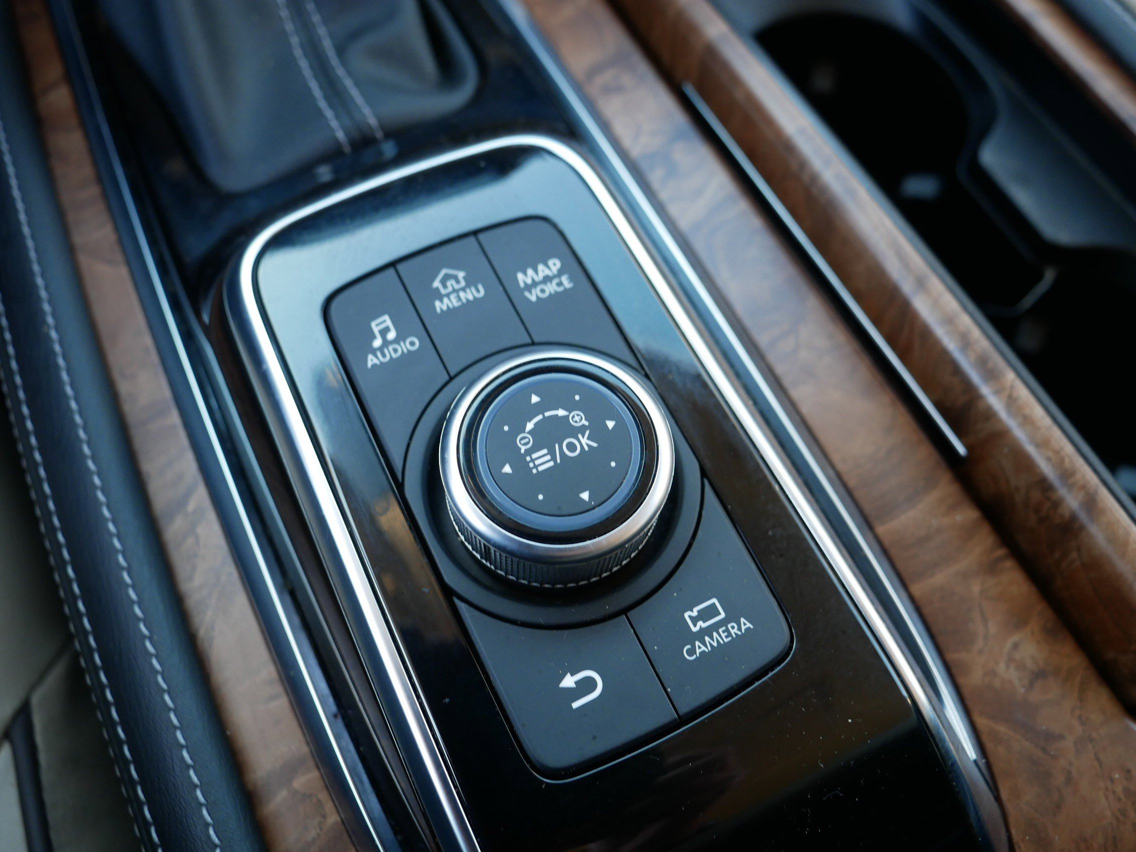 Certified 2023 Nissan Armada SL w/ Captain's Chairs Package image 32