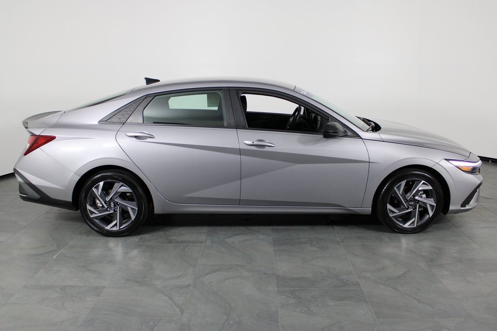 Certified 2025 Hyundai Elantra Sport image 12