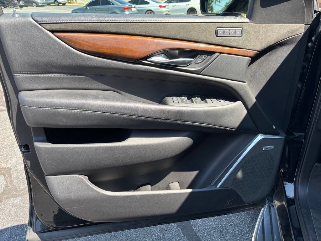 Used 2020 Cadillac Escalade 2WD image 17