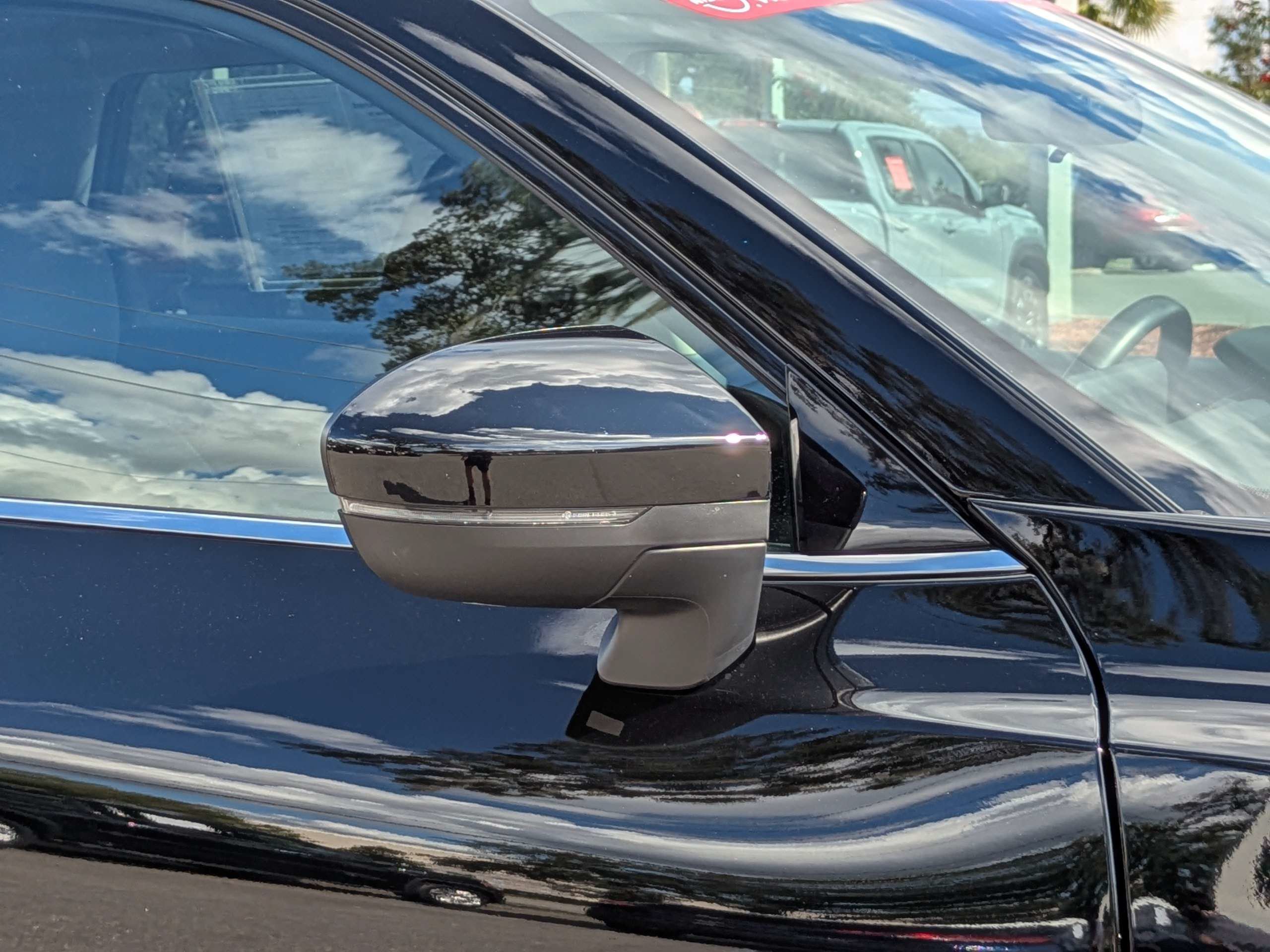 Certified 2025 Nissan Pathfinder SV AWD/4WD image 12