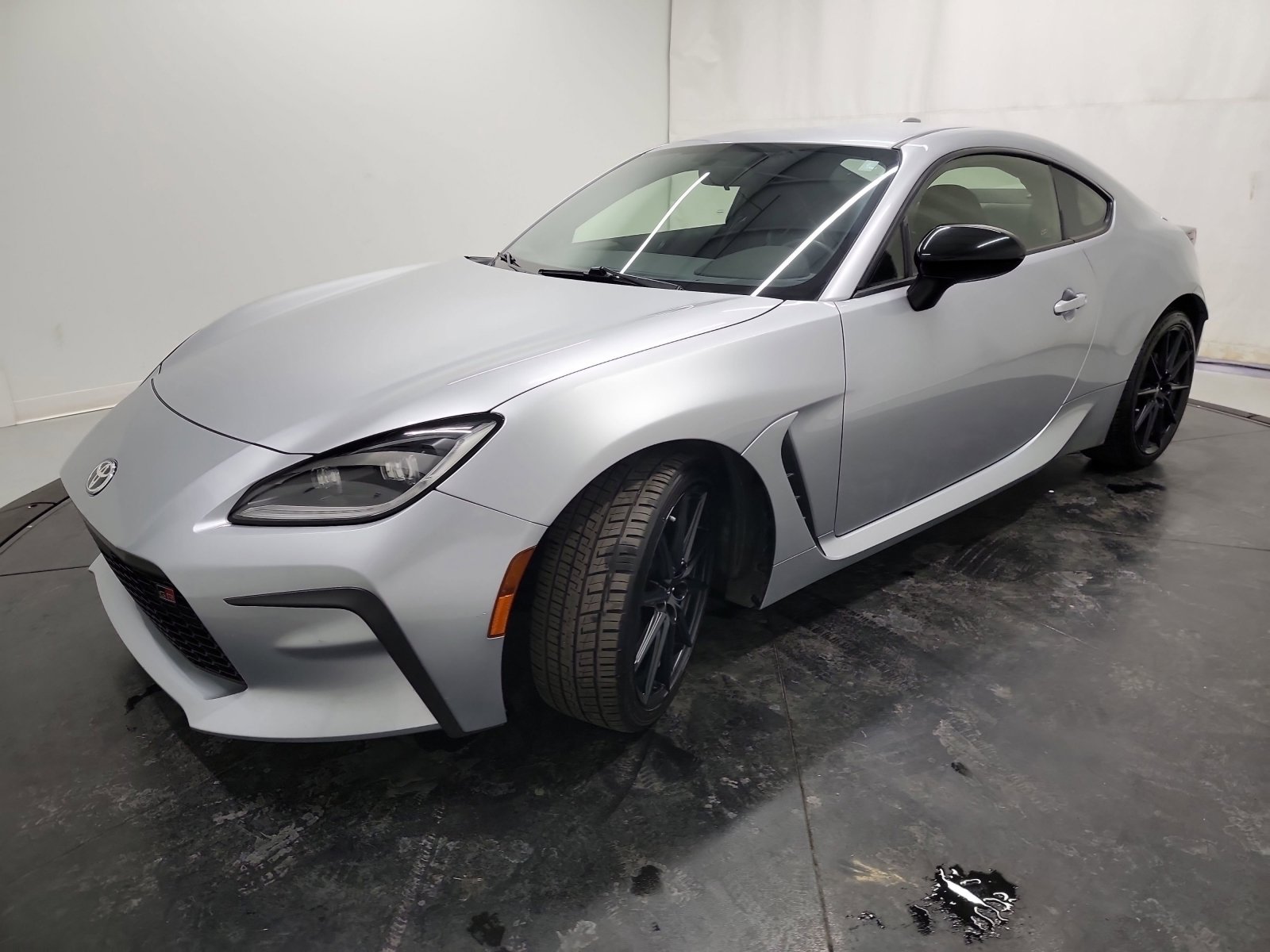 Used 2022 Toyota GR86 Premium image 3