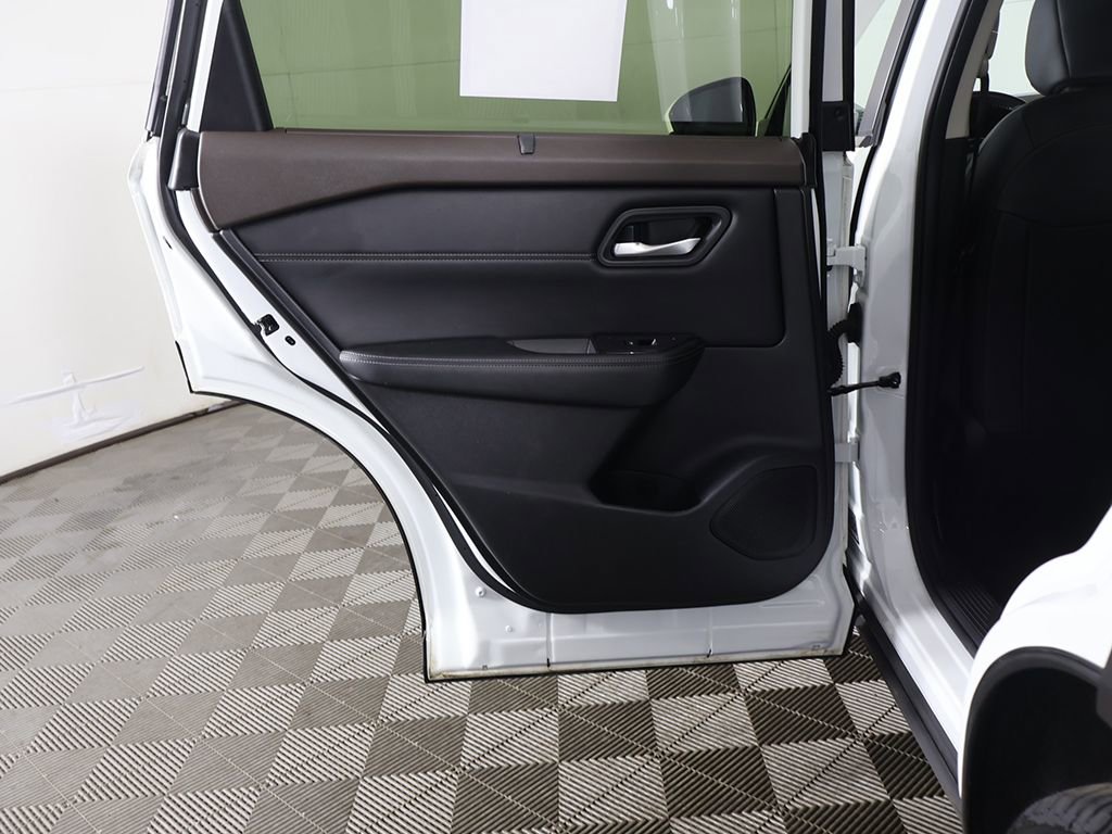 Used 2023 Nissan Rogue SV w/ SV Premium B Package image 24