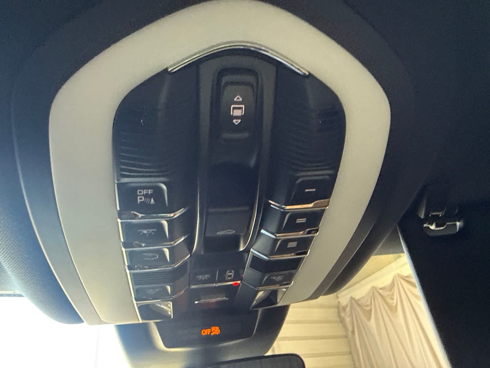 Used 2024 Porsche Macan AWD/4WD image 22