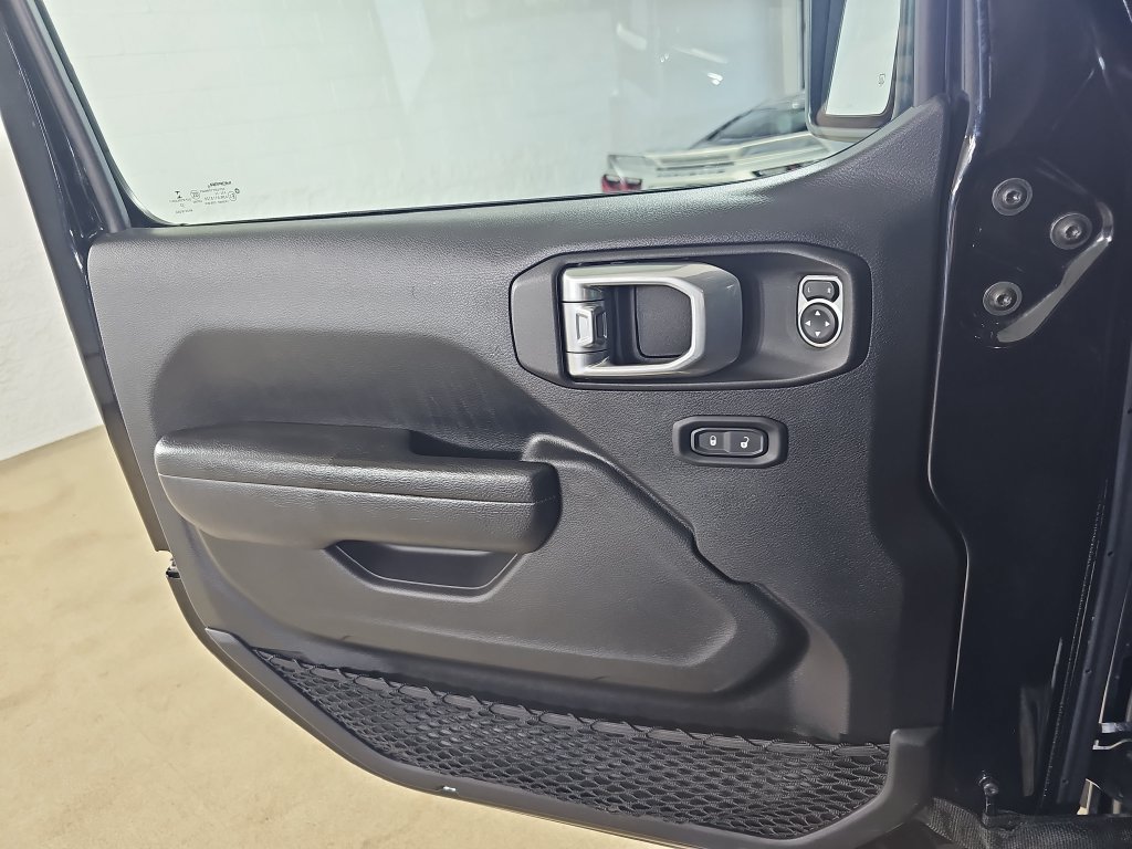 Used 2022 Jeep Wrangler Unlimited Sport AWD/4WD image 32