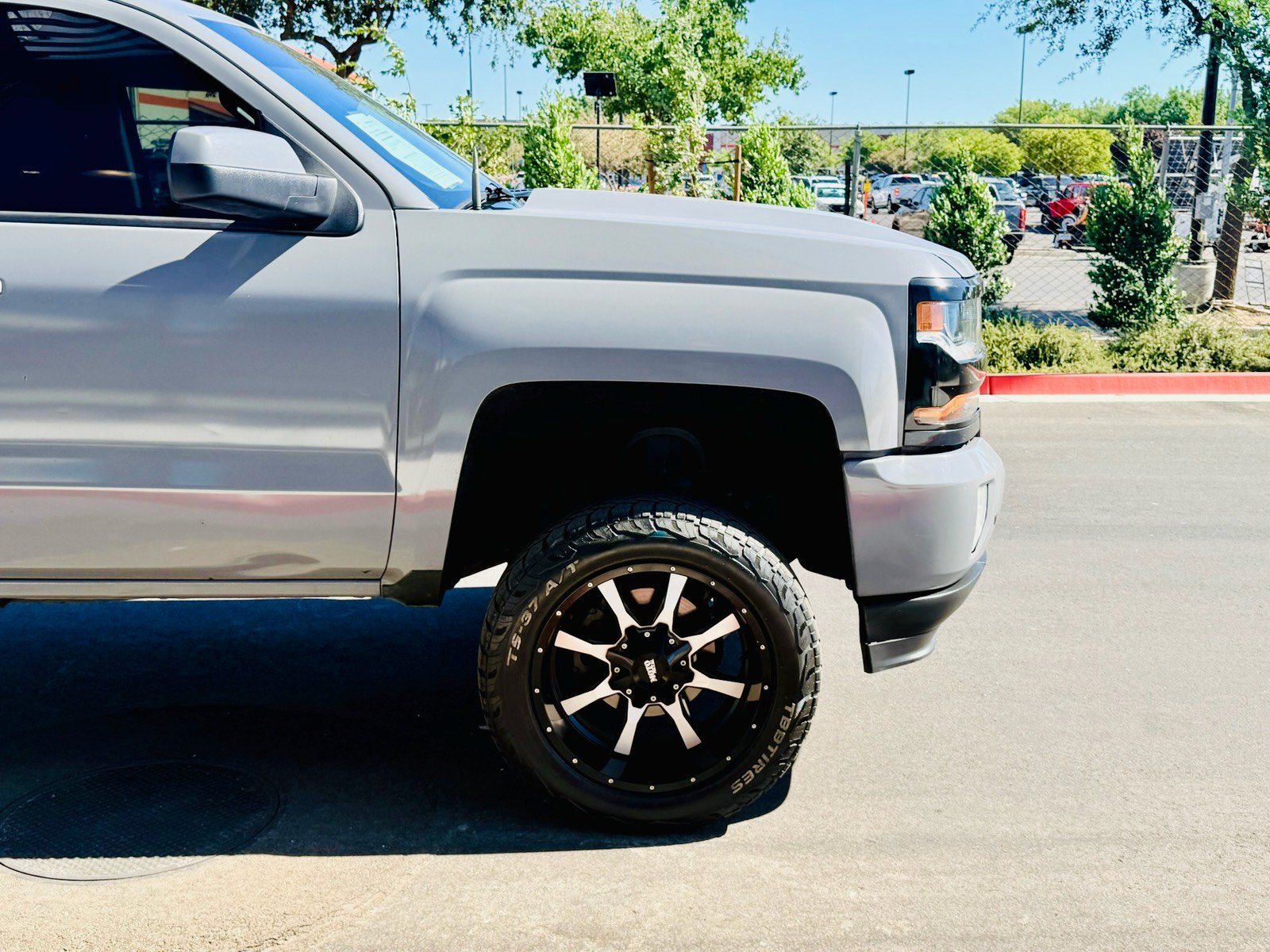 Used 2017 Chevrolet Silverado 1500 LT w/ All Star Edition AWD/4WD image 4