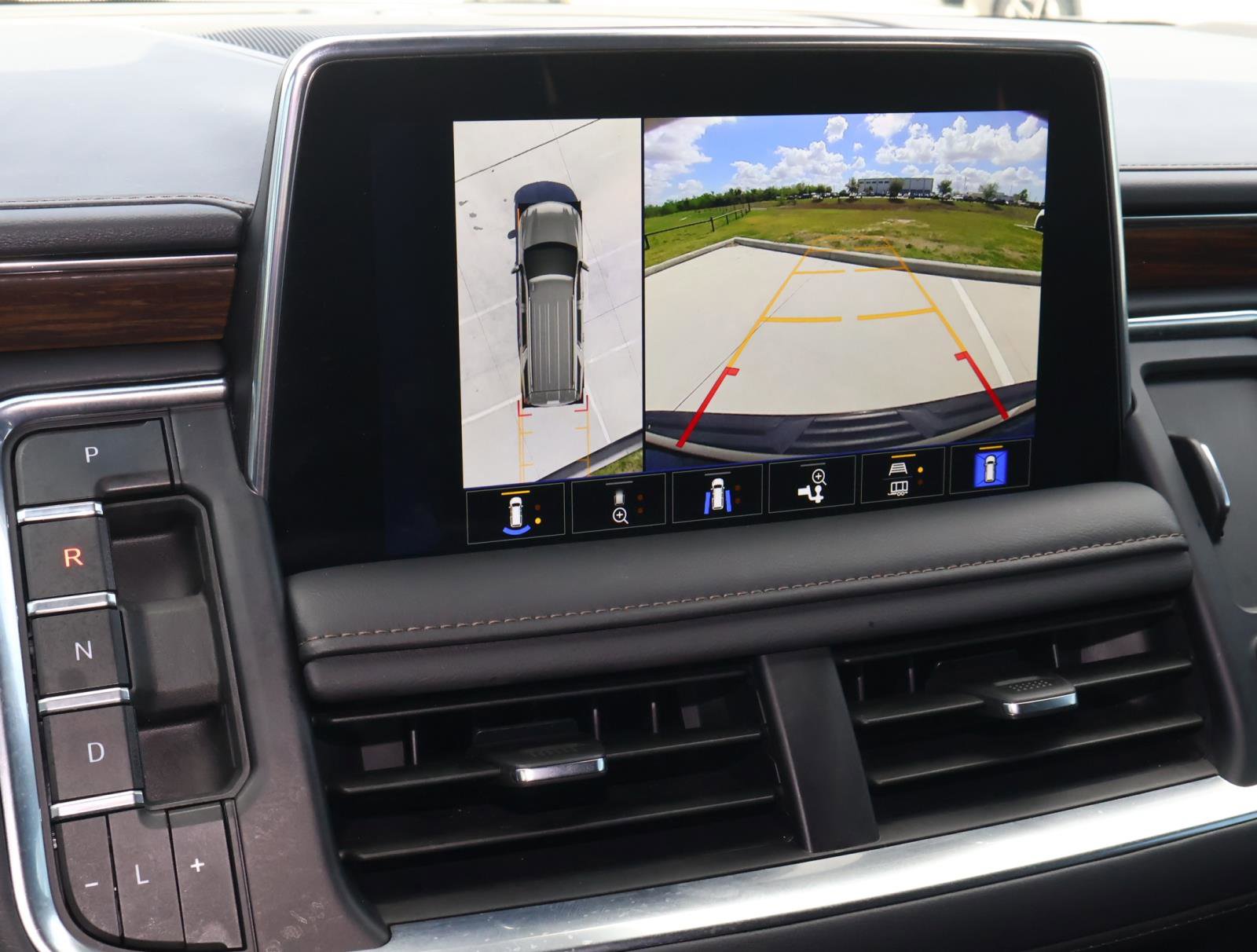 Used 2024 Chevrolet Suburban High Country image 36