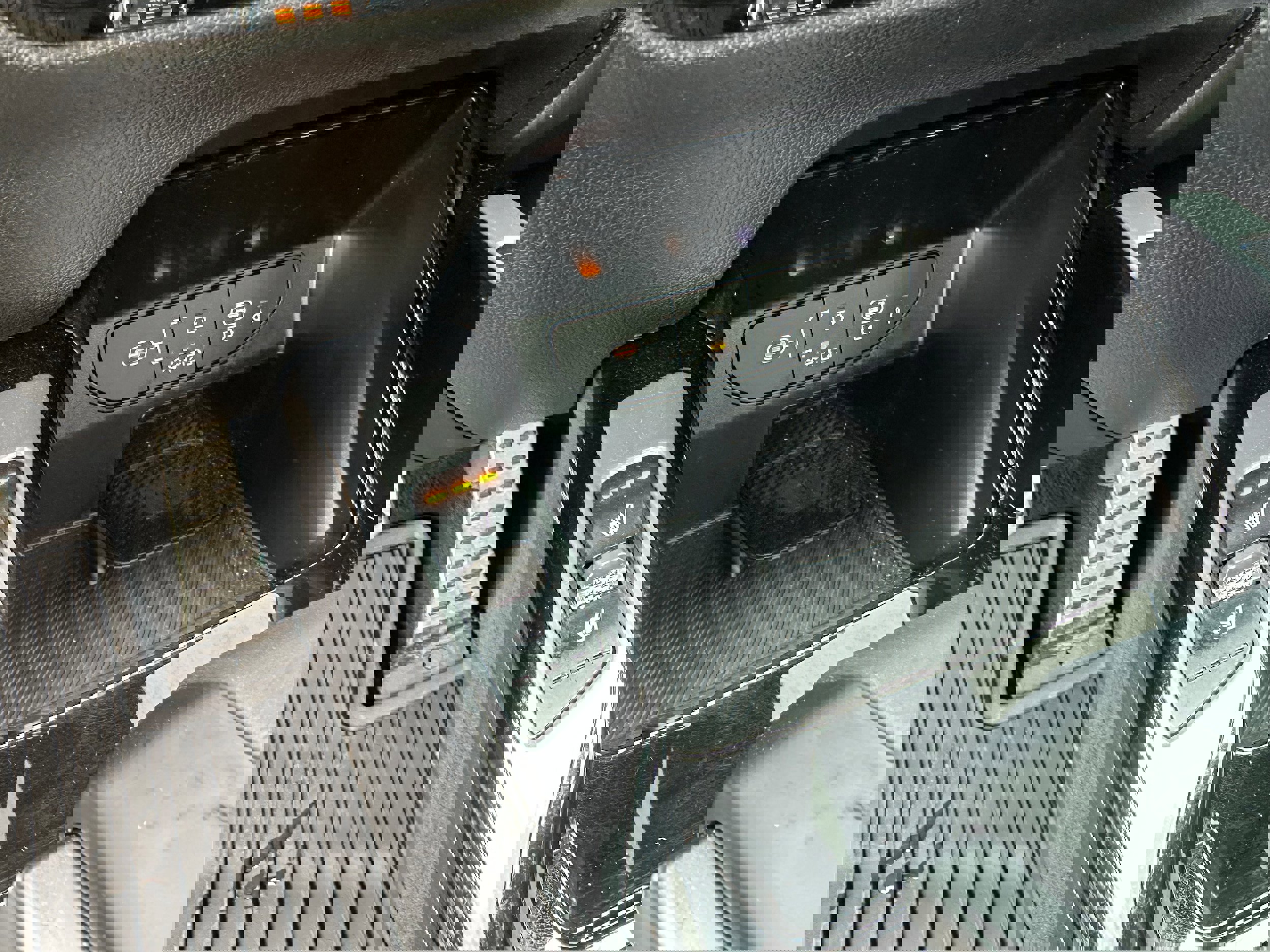 Used 2025 Kia Sorento SX Prestige image 36