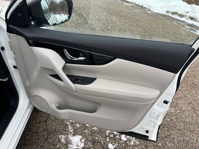 Used 2022 Nissan Rogue Sport SL w/ Premium Package image 28