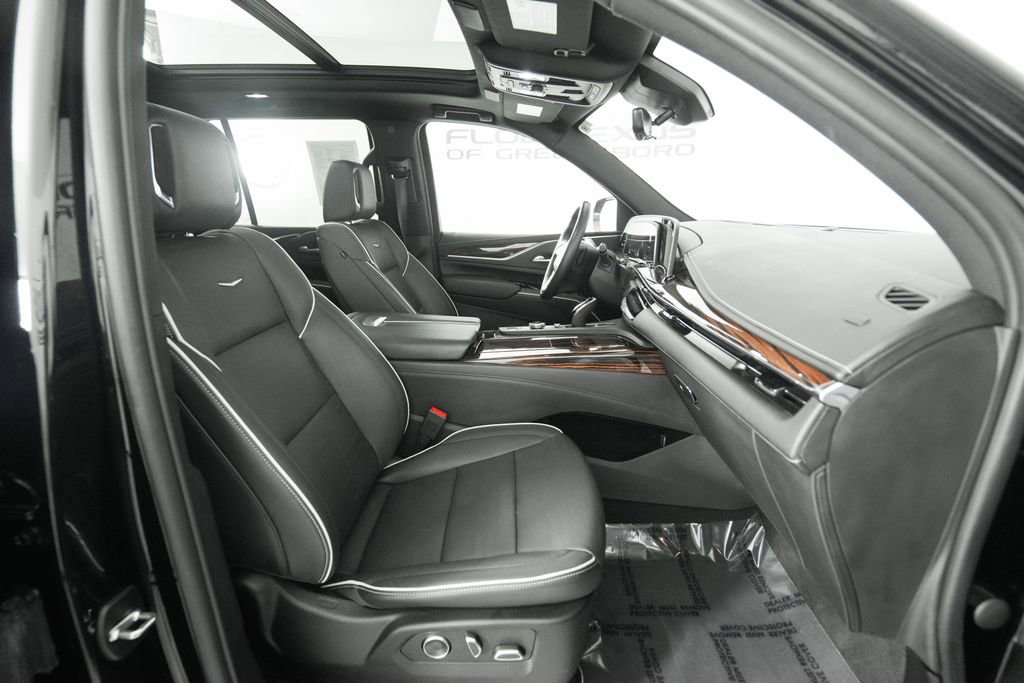 Used 2023 Cadillac Escalade Premium Luxury AWD/4WD image 19