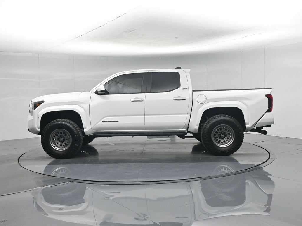 Used 2025 Toyota Tacoma SR5 AWD/4WD image 30
