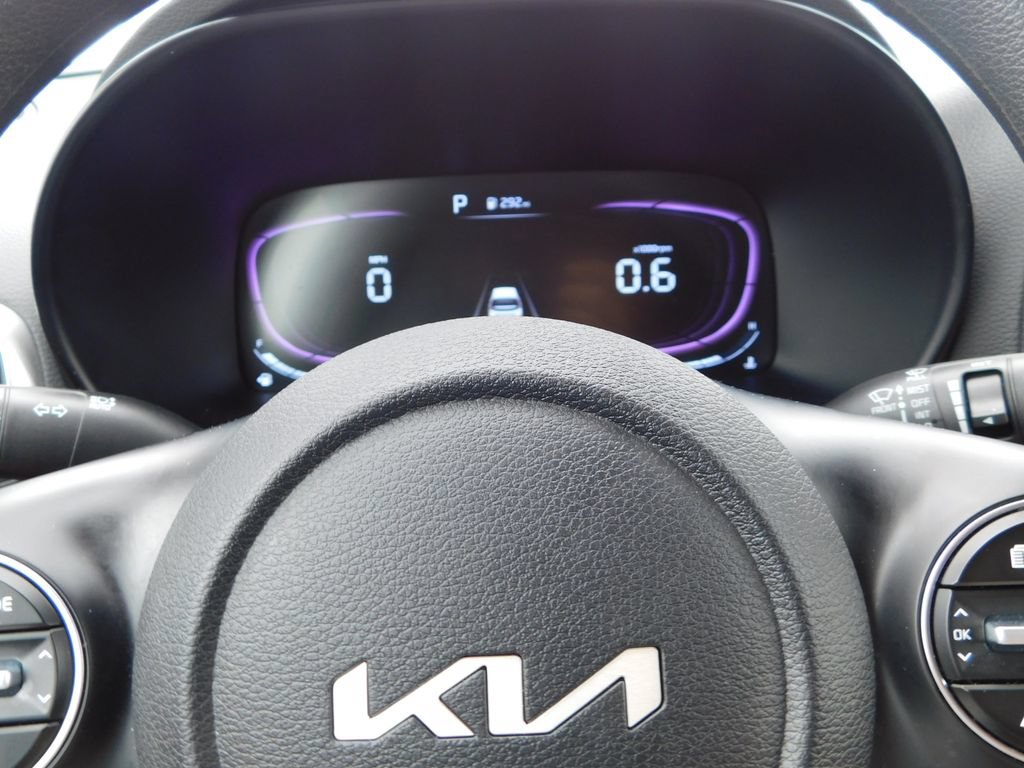 Used 2025 Kia Soul LX w/ LX Technology Package FWD image 30