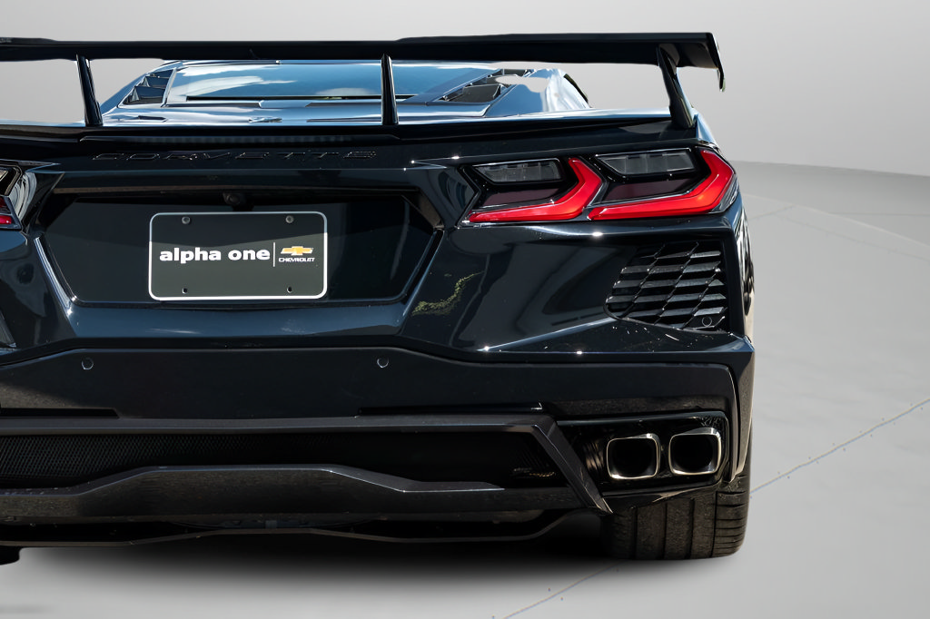 Used 2020 Chevrolet Corvette Stingray Coupe w/ Z51 Performance Package RWD image 11