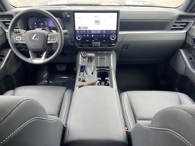 Certified 2025 Lexus GX 550 w/ Accessory Package (Z1) image 11