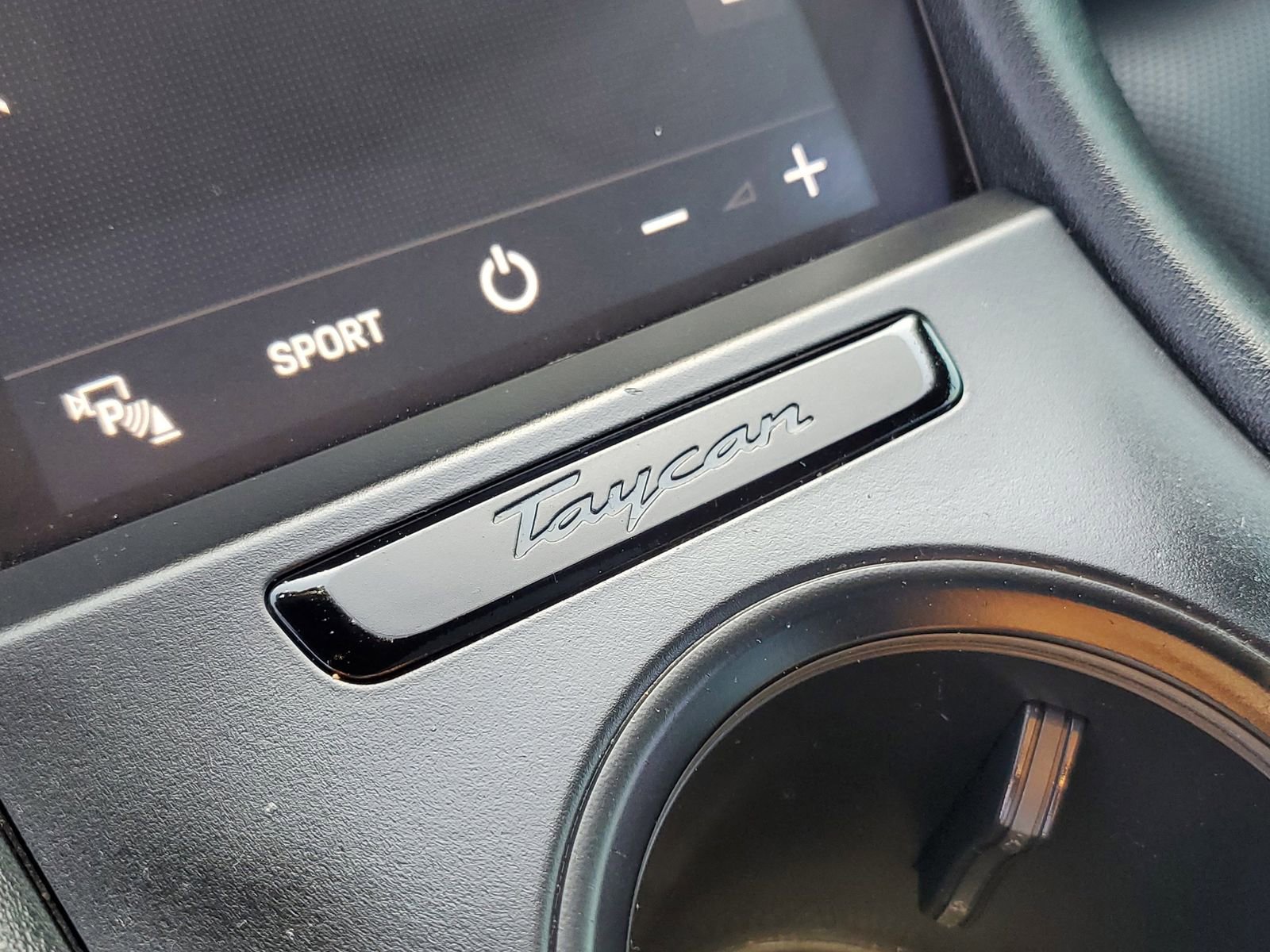 Used 2022 Porsche Taycan image 32