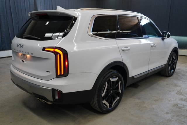 Used 2023 Kia Telluride EX w/ EX Captain's Chair Package AWD/4WD image 7