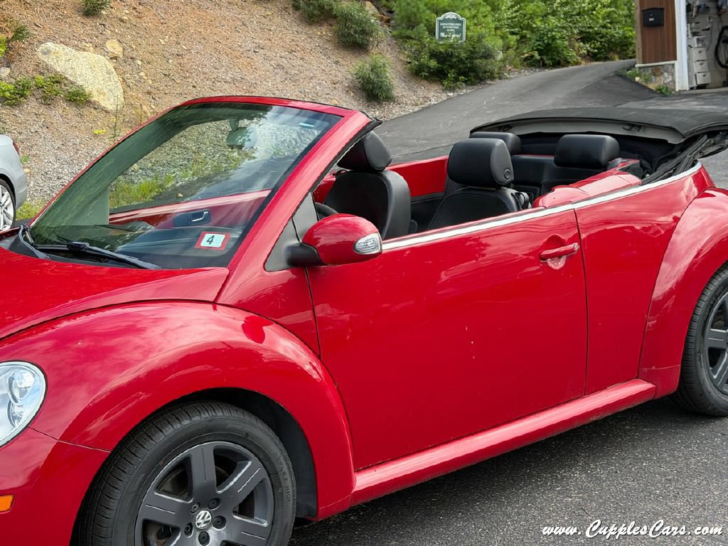 Used 2006 Volkswagen Beetle Convertible w/ Package 1 FWD image 24
