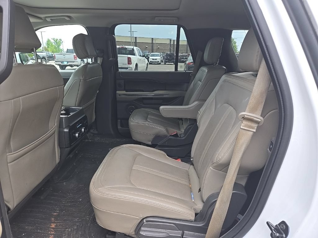 Used 2018 Ford Expedition Limited w/ Equipment Group 301A AWD/4WD image 16