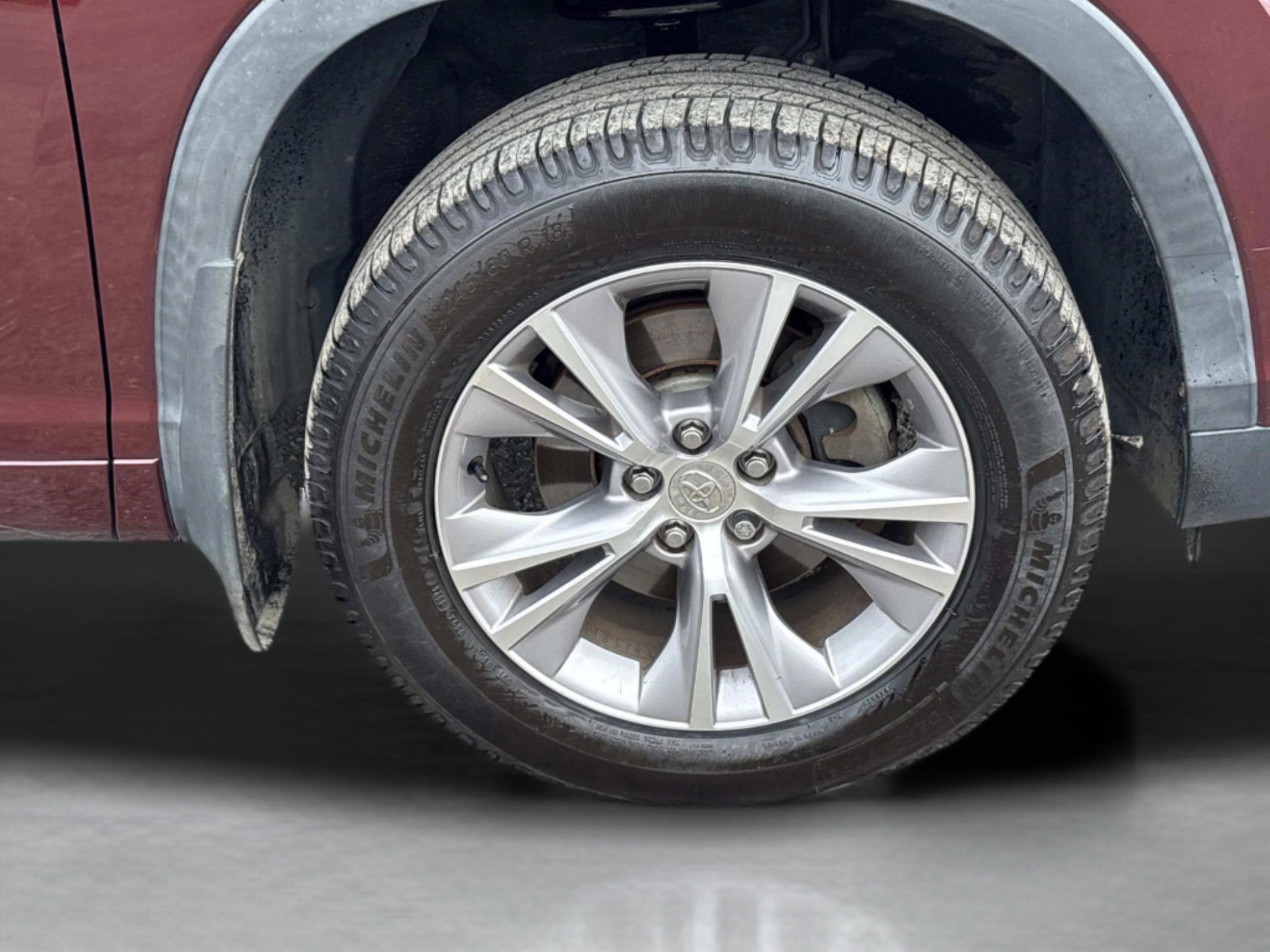 Used 2014 Toyota Highlander LE image 30