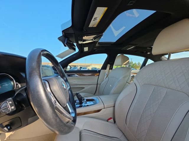 Used 2017 BMW 750i RWD image 7