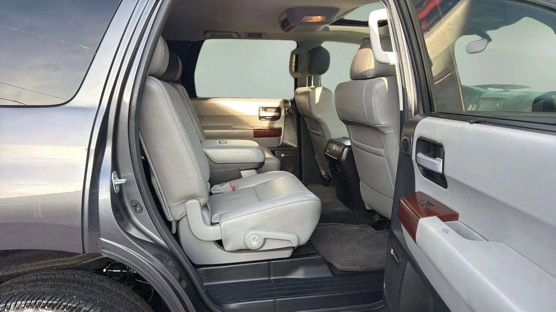 Used 2016 Toyota Sequoia Platinum image 16