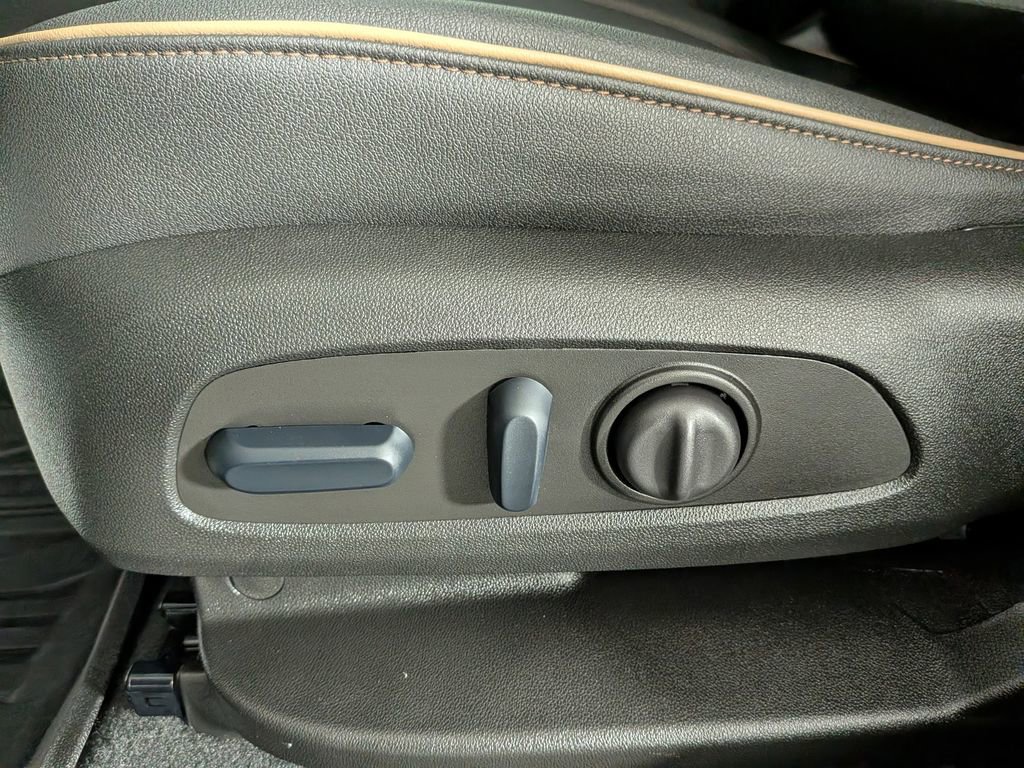 Certified 2025 Chevrolet Blazer Premier w/ Driver Confidence II Package image 20